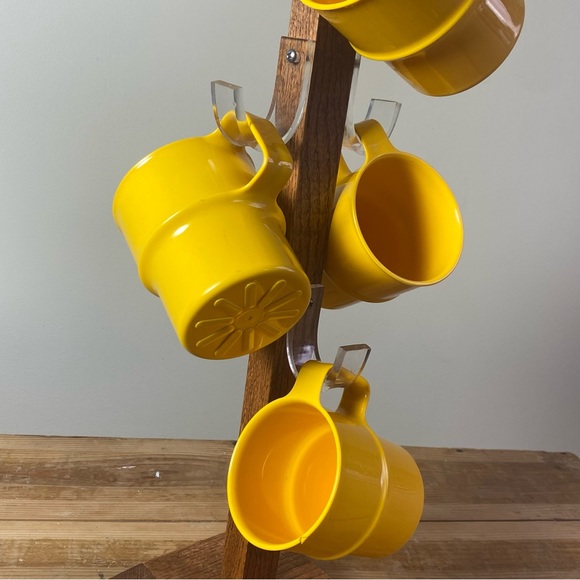 Vintage 19.5” Tall Mug Tree Lucite And Wood Retro Holds 6 Mugs - Picture 2 of 15